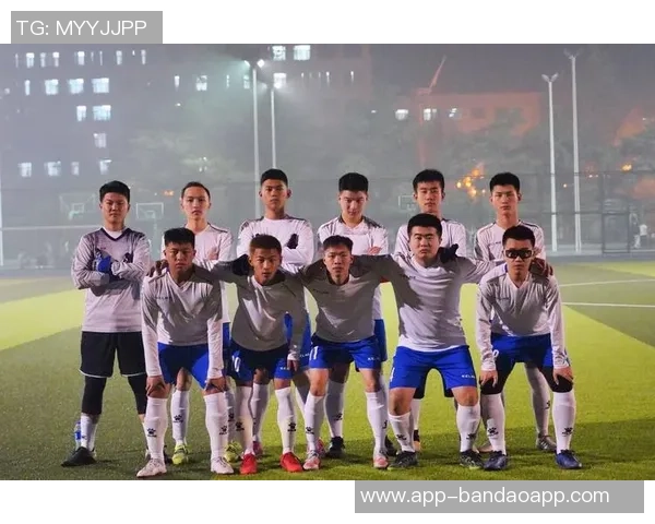 老挝足球队奋勇拼搏展现团结精神力争在国际赛场上取得佳绩