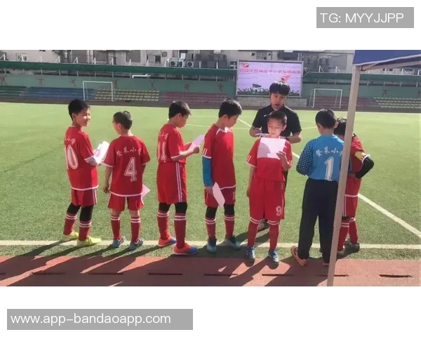 足球循环赛对阵表详解与赛程安排助你掌握赛事动态与球队表现分析