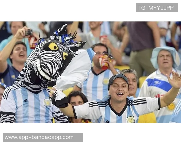 足球解说鬼畜风潮来袭球迷们的欢乐与疯狂交织的精彩瞬间